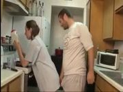 Порна сестра саблазнила брата на кухне