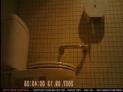 Скрытая камера в университетском туалете